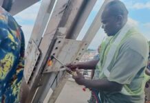 Umahi orders repairs on vandalised Niger Bridge